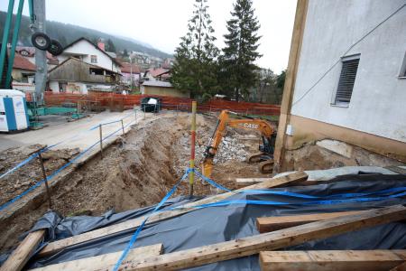 ZD CERKNICA ZAČETEK GRADNJE PRIZIDKA 04 FOTO LJUBO VUKELIČ